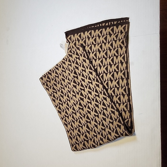 Michael Kors Scarf - Picture 6 of 7